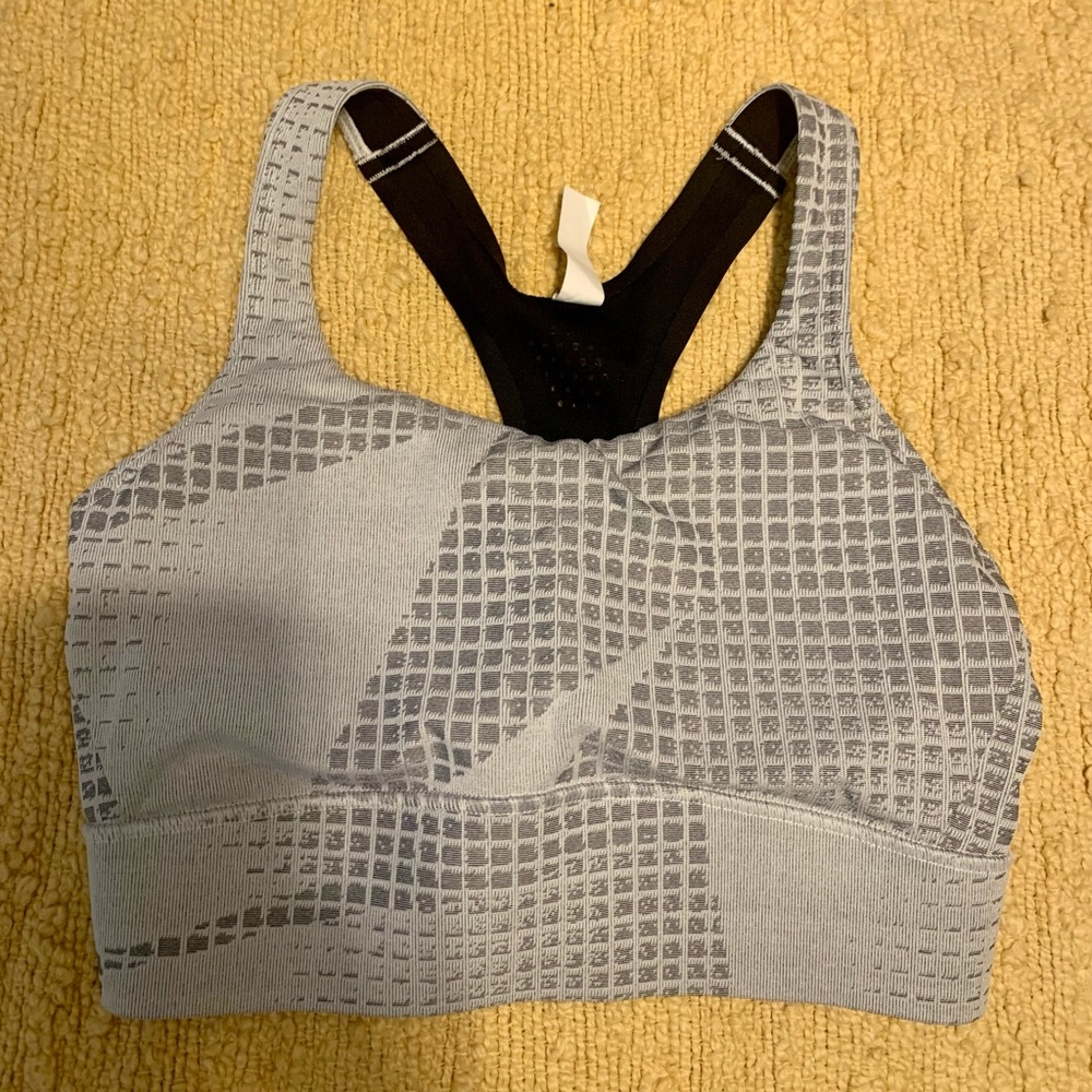 Under Armour Women's UA Breathelux Sport Bra - S/M